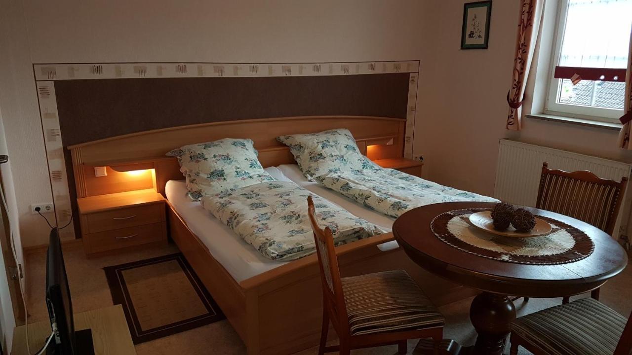 Landgasthof "Zur Linde" Irmelshausen Zewnętrze zdjęcie