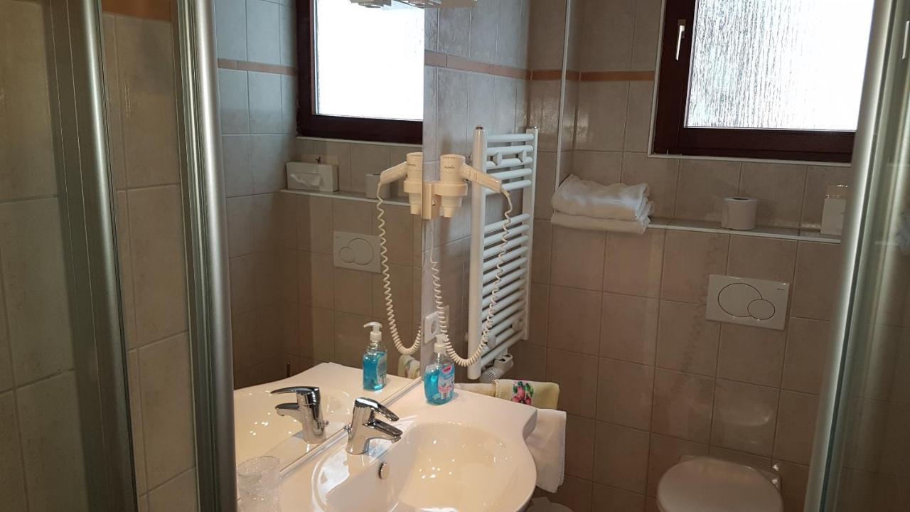 Landgasthof "Zur Linde" Irmelshausen Zewnętrze zdjęcie