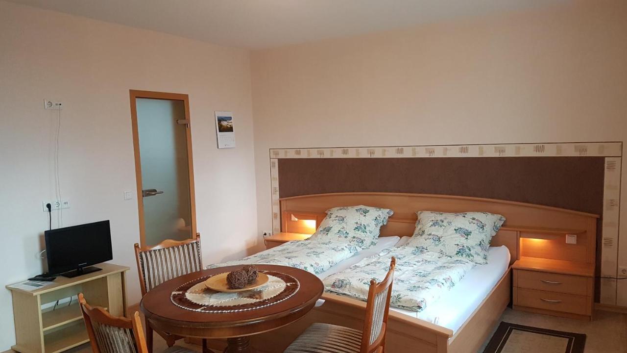 Landgasthof "Zur Linde" Irmelshausen Zewnętrze zdjęcie